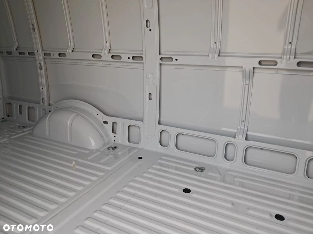 Iveco Daily 35S16A8V Furgon IVECO Daily w specjalnej cenie na 50lecie marki - 10