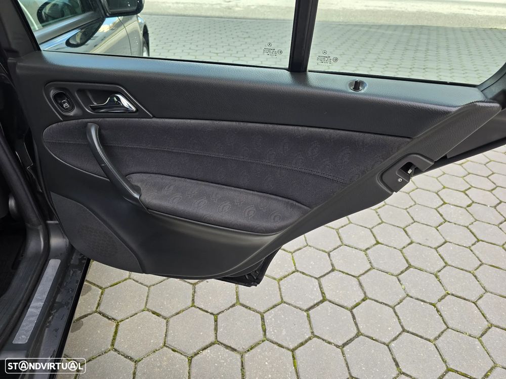 Mercedes-Benz C 220 T CDI Classic - 27