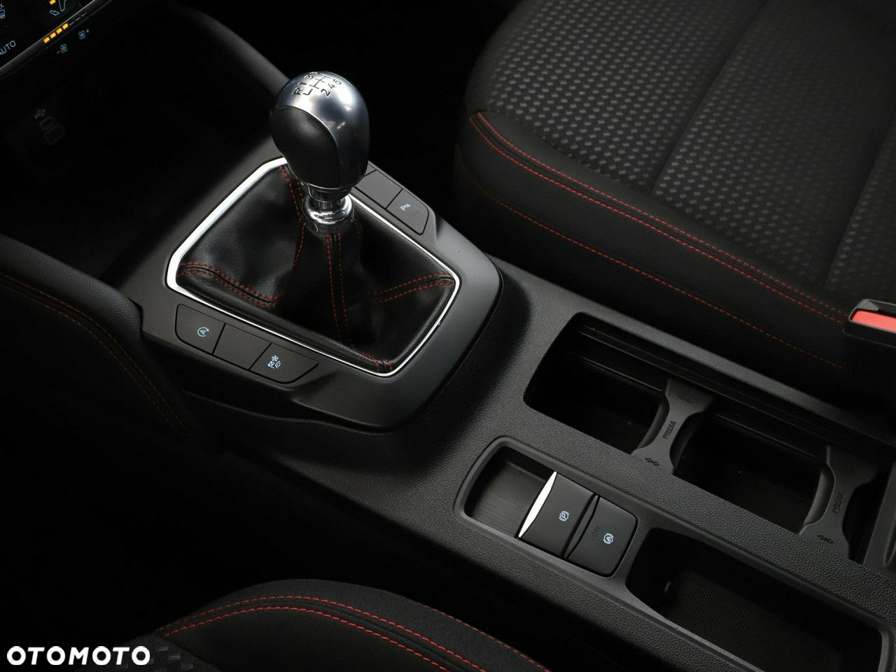 Ford Kuga 1.5 EcoBoost ST-LINE - 30
