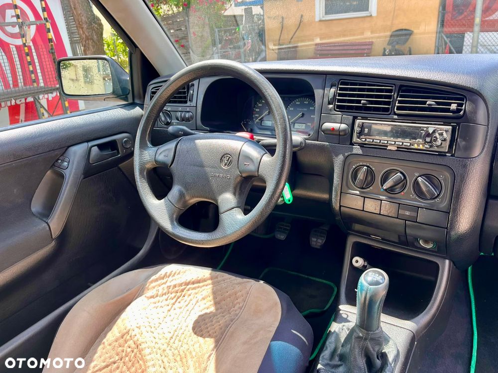 Volkswagen Golf 1.6 CL - 17