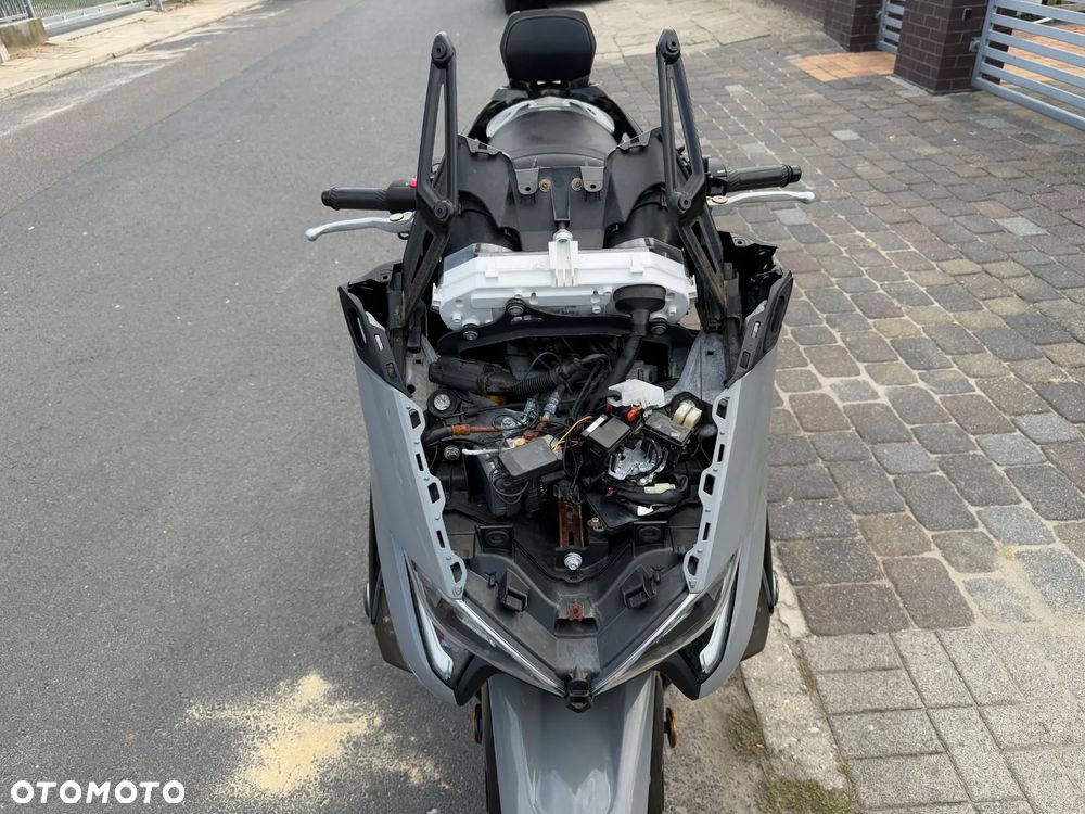 Yamaha Tmax - 16