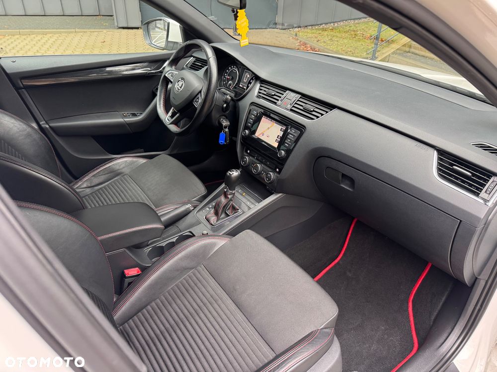Skoda Octavia 2.0 TDI DSG RS - 24