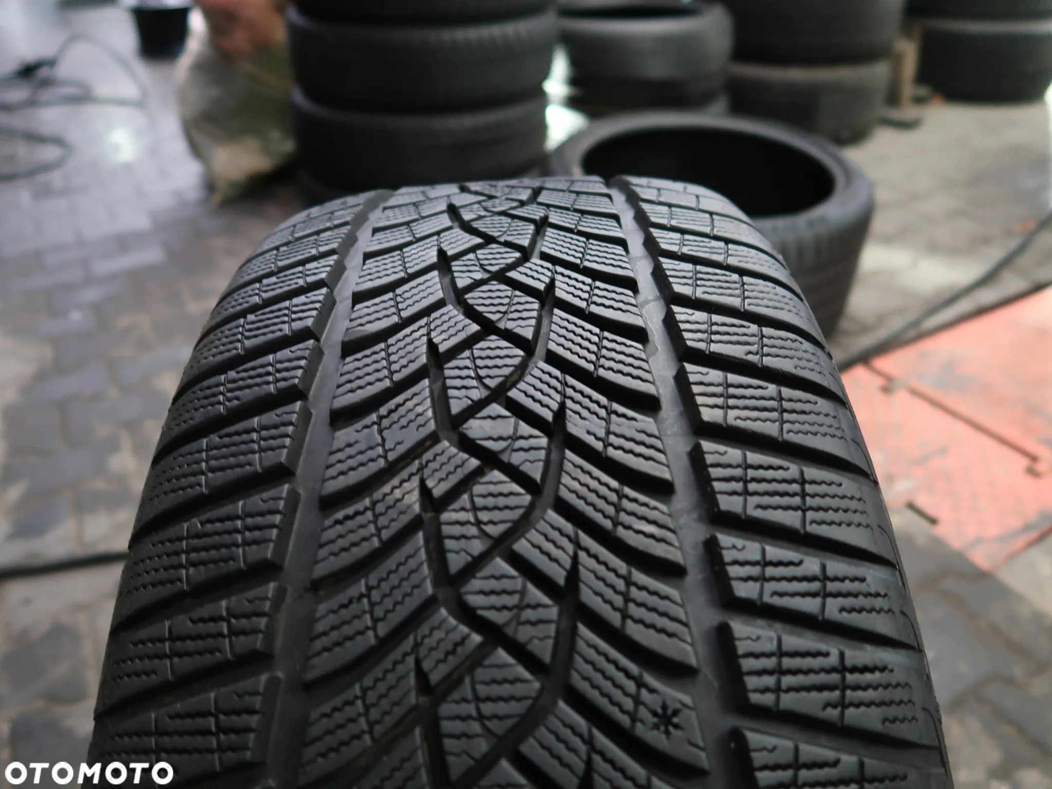 Opona Goodyear Ultra Grip Performance 255/35R21 98V - 5