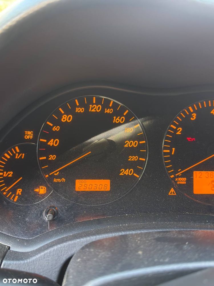 Toyota Avensis - 9