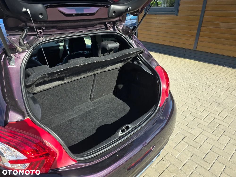 Peugeot 208 - 16