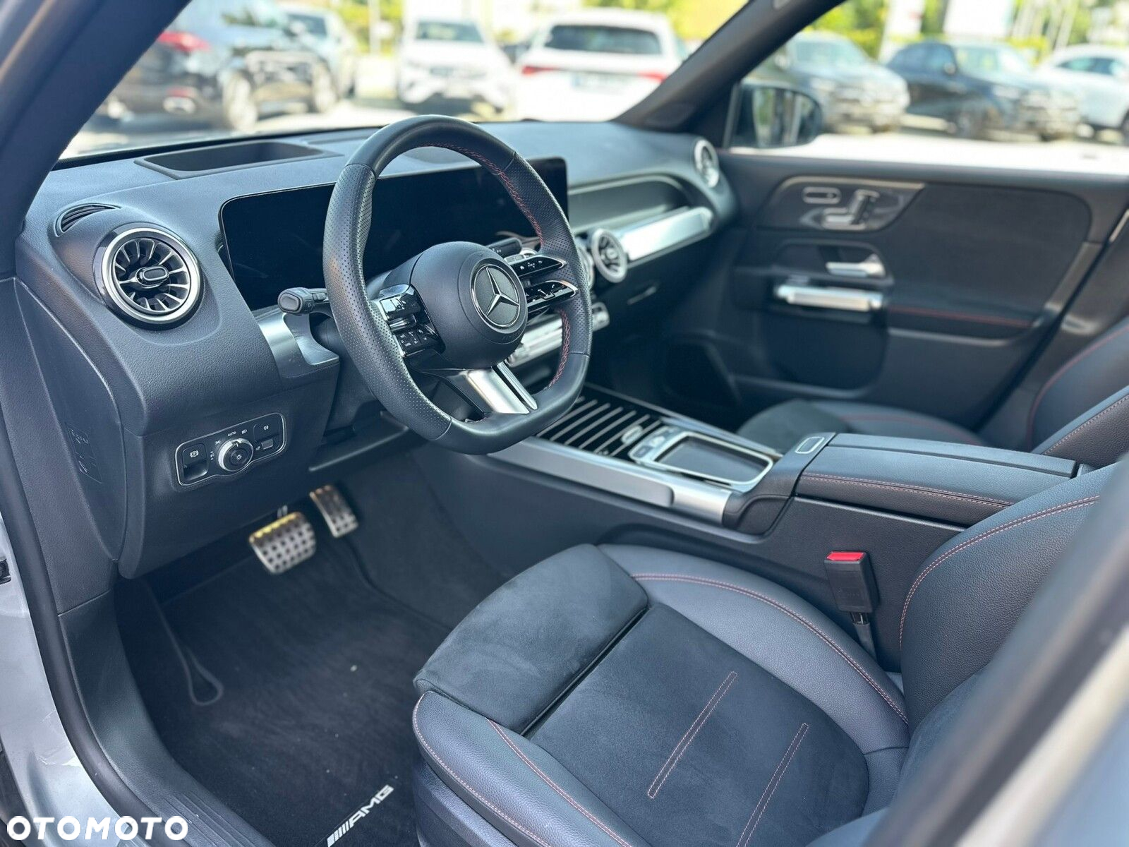 Mercedes-Benz GLB - 11