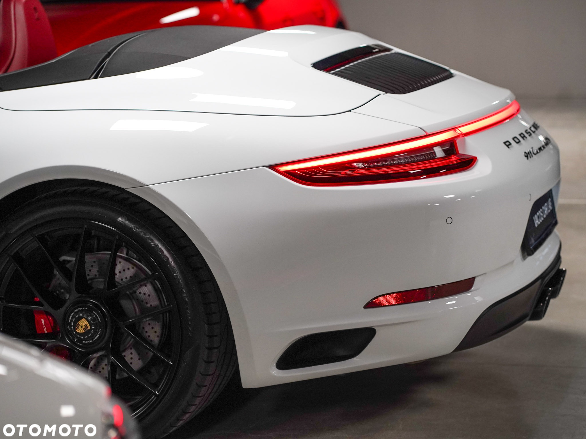 Porsche 911 Carrera 4 GTS PDK Cabrio - 12