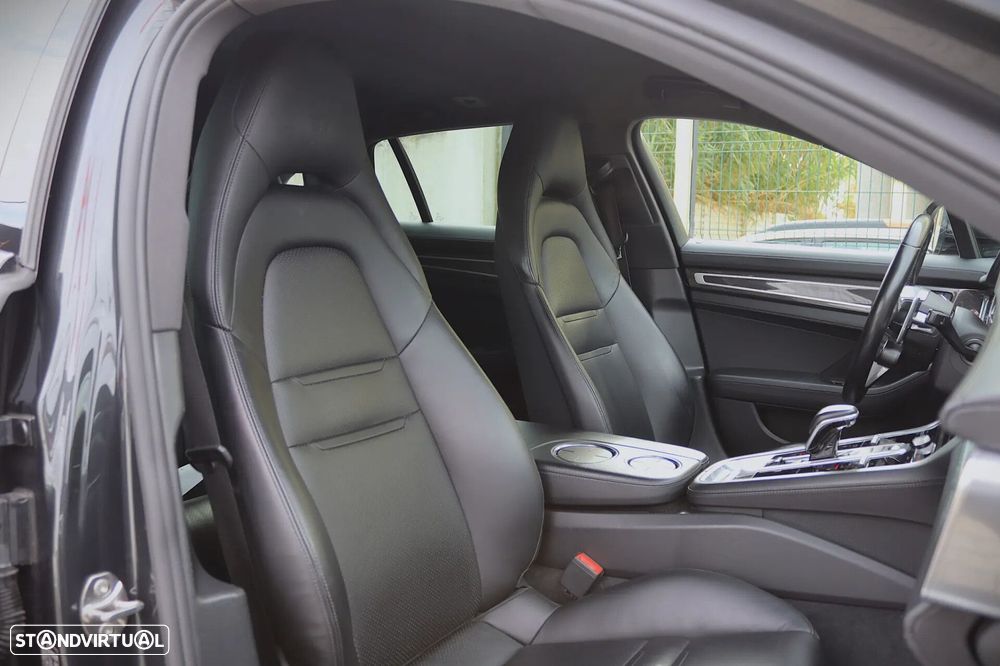 Porsche Panamera Sport Turismo 4 E-Hybrid - 42