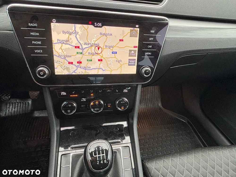 Skoda Superb 2.0 TDI Style - 27