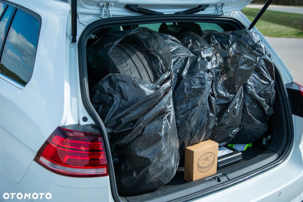 Volkswagen Golf 1.5 TSI EVO R-Line - 23