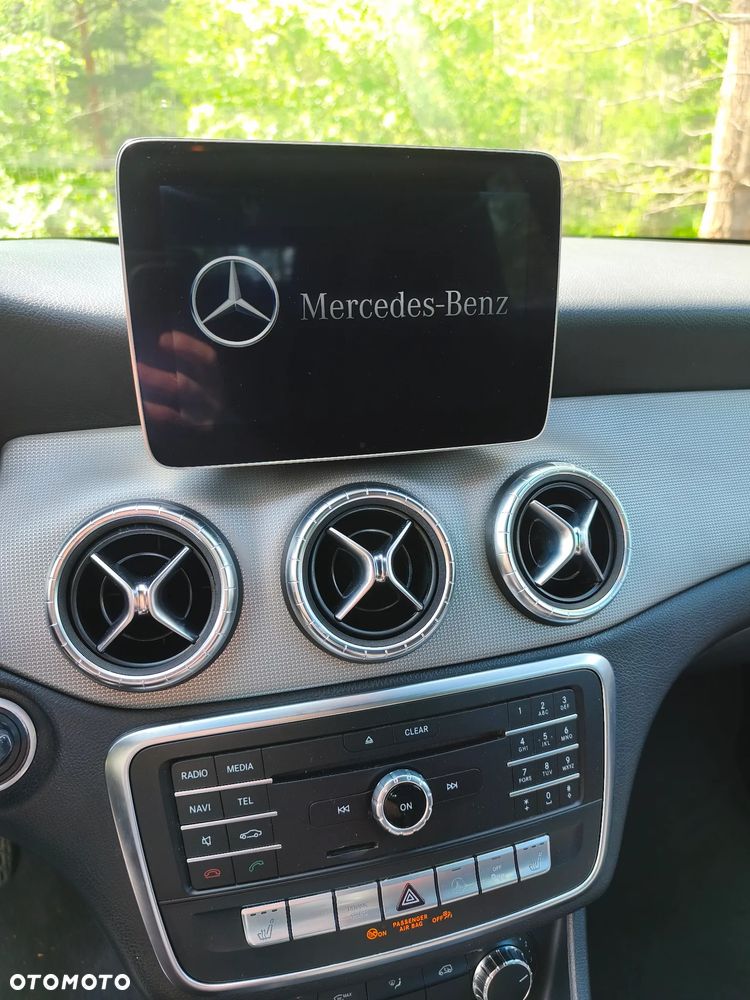 Mercedes-Benz CLA 180 AMG Line - 21