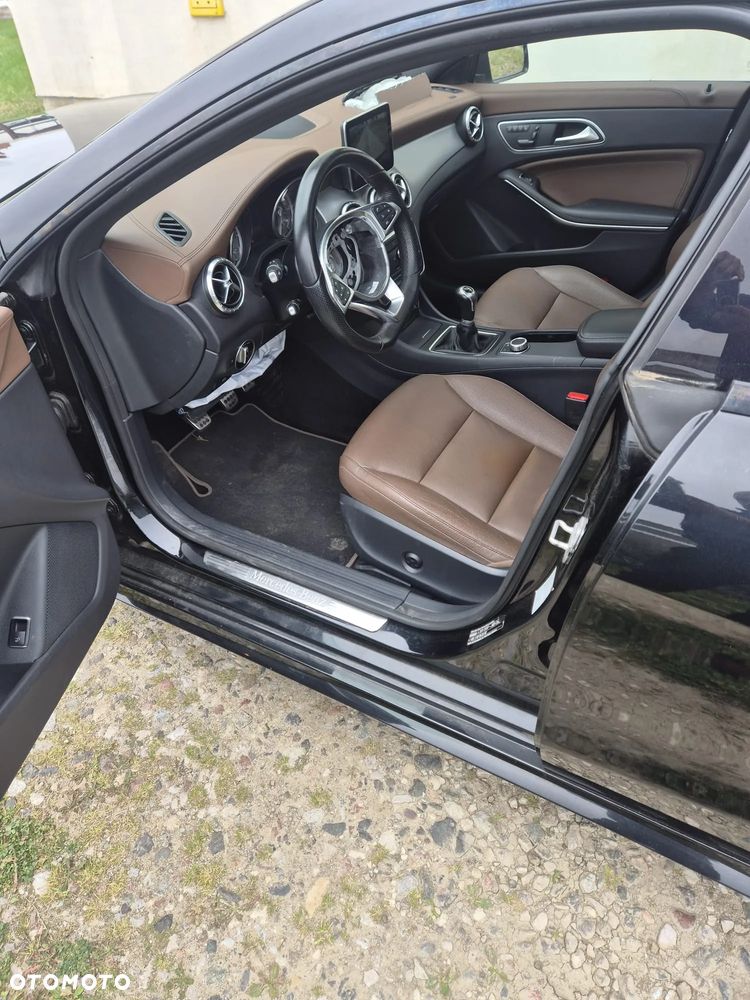 Mercedes-Benz CLA 200 AMG Line - 18