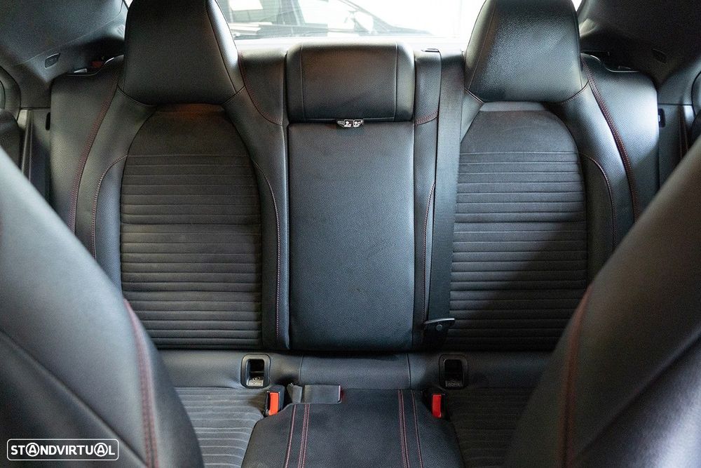 Mercedes-Benz CLA 180 CDI AMG Line - 35