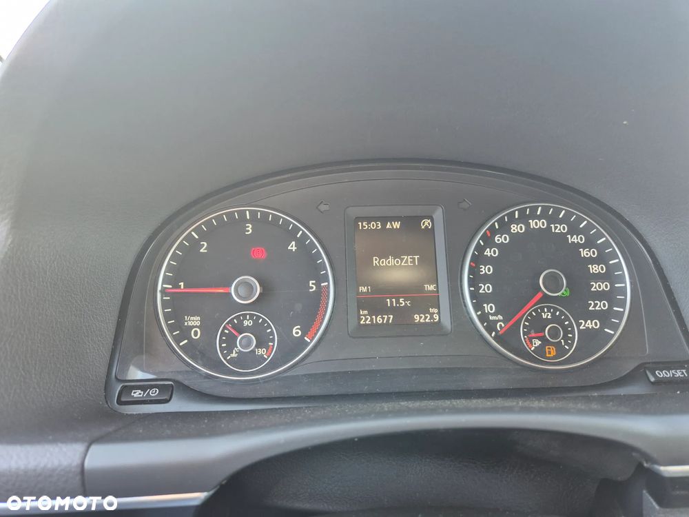 Volkswagen Touran 2.0 TDI DPF BlueMotion Technology DSG Comfortline - 6