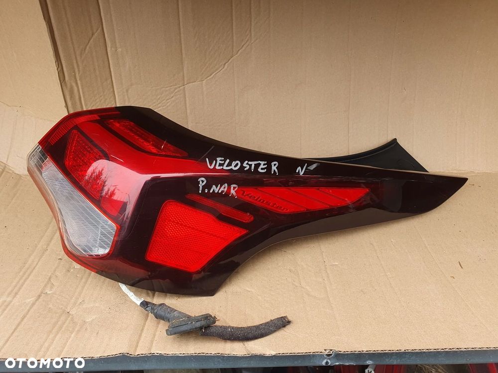 HYUNDAI VELOSTER N LAMPA tył tylna prawa w błotnik 92402-j3000 92402-J3100 - 1