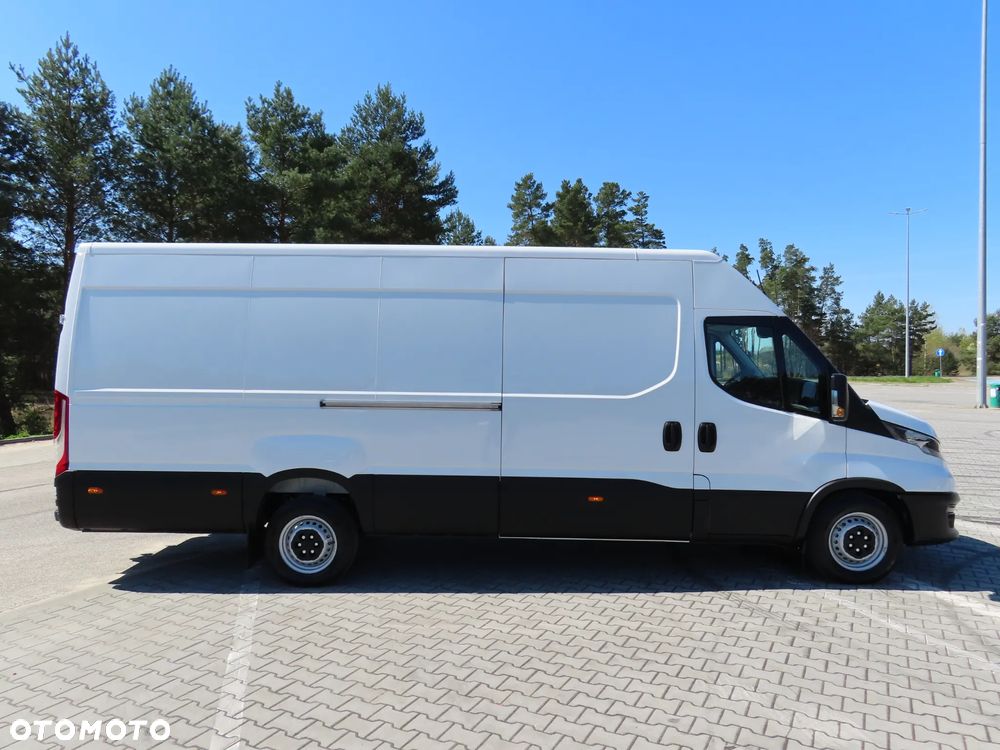 Iveco Daily 35S18 3.0 HPI 180 KM POWER Furgon Blaszak XXL 4.70 CM MAXI LONG Wysokość H2 1900 mm WZMACNIANE ZAWIESZENIE 968 Kg Ładowność HAK 3500 Kg Rozstaw Osi 4100 mm DMC 3500 Kg, WZMACNIANY Stan NOWY NIE UŻYWANY OKAZJA DOSTEPNY I GOTOWY - 3