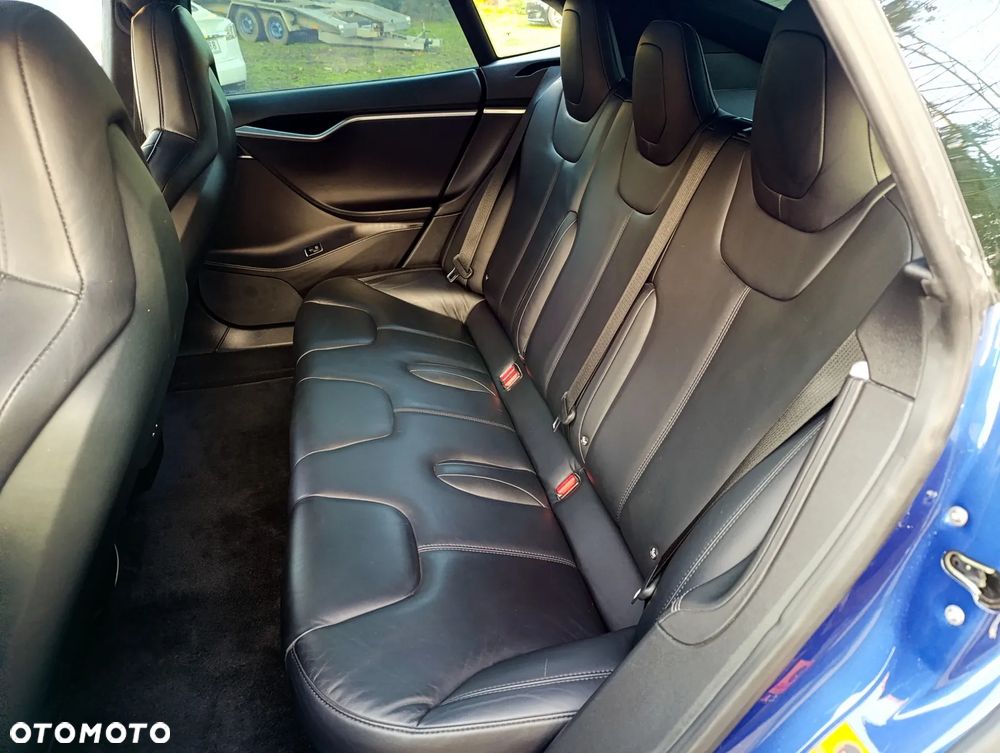 Tesla Model S - 24