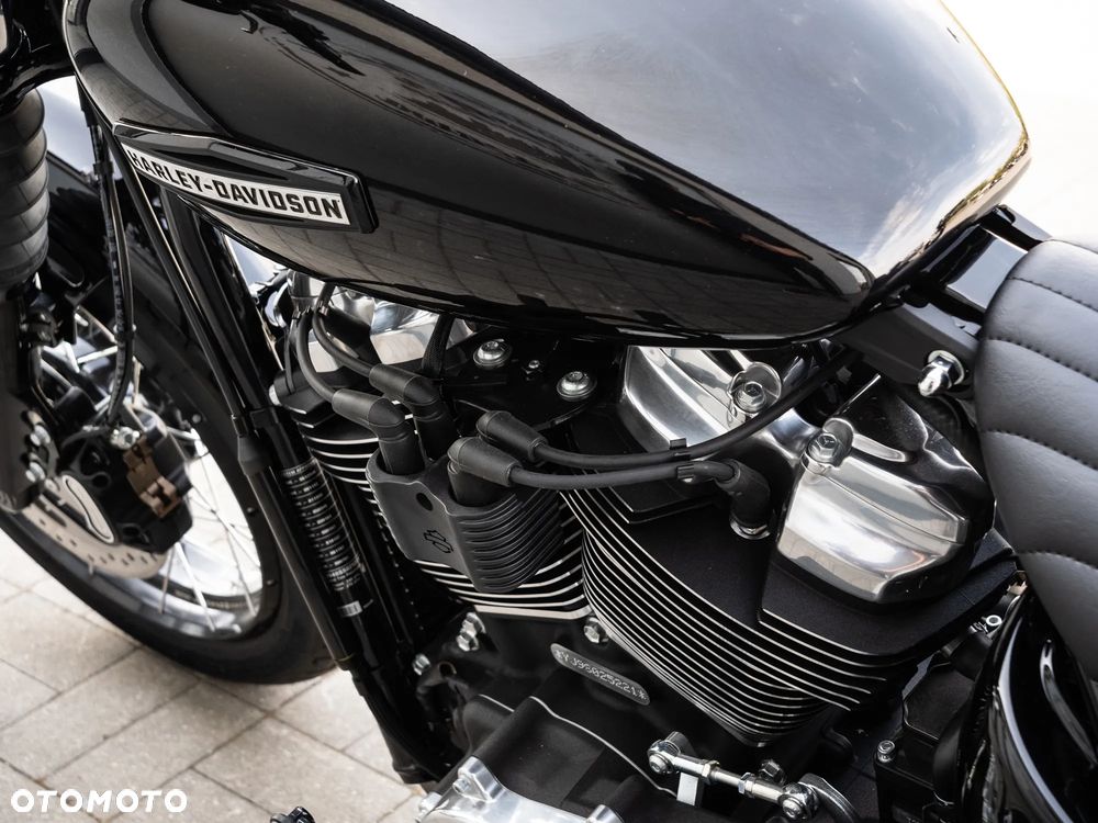 Harley-Davidson Softail Street Bob - 14