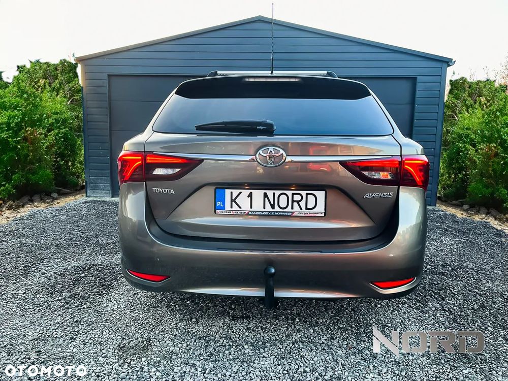 Toyota Avensis 1.8 Premium MS - 9