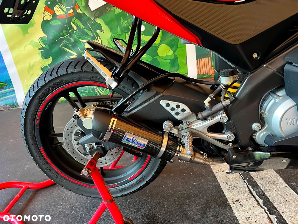 Yamaha YZF - 8