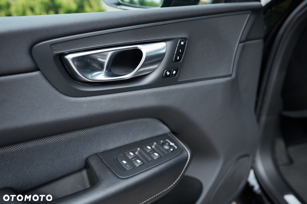 Volvo XC 60 B4 D R-Design - 17