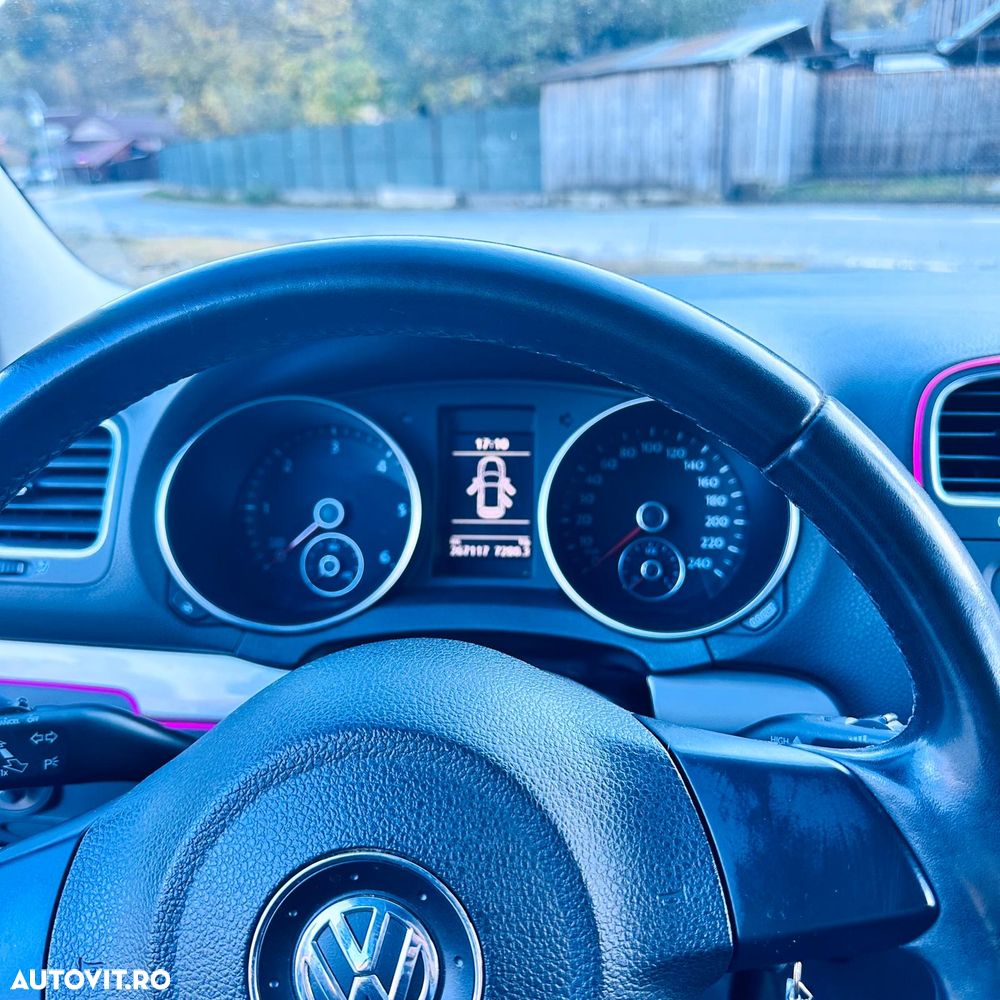 Volkswagen Golf - 8