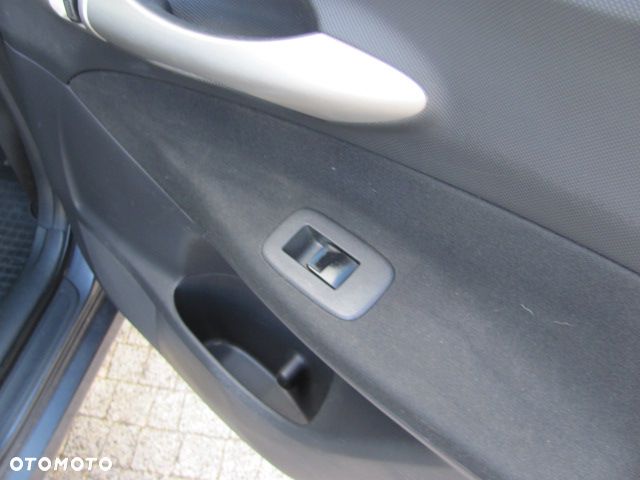 Toyota Auris 2.0 D-4D Prestige - 20