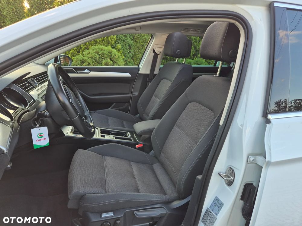 Volkswagen Passat - 22