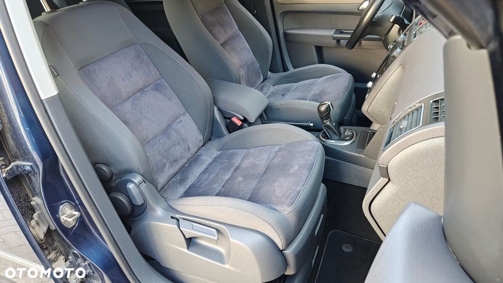 Volkswagen Touran - 26