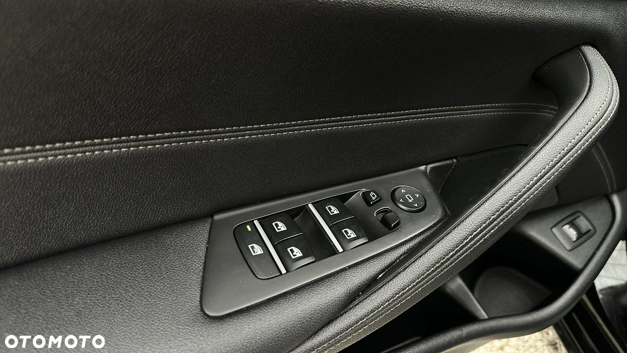 BMW Seria 5 520i - 14