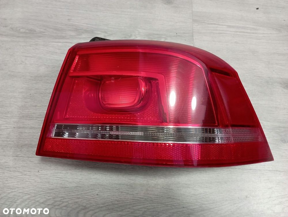 VW PASSAT B7 SEDAN LAMPA PRAWA TYŁ TYLNA EUROPA 3AE945096F - 1