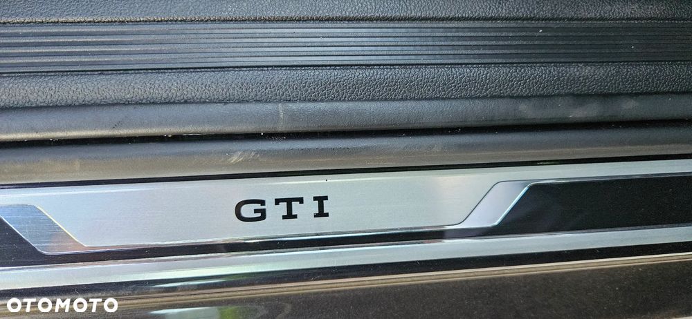 Volkswagen Polo 2.0 TSI DSG GTI - 24