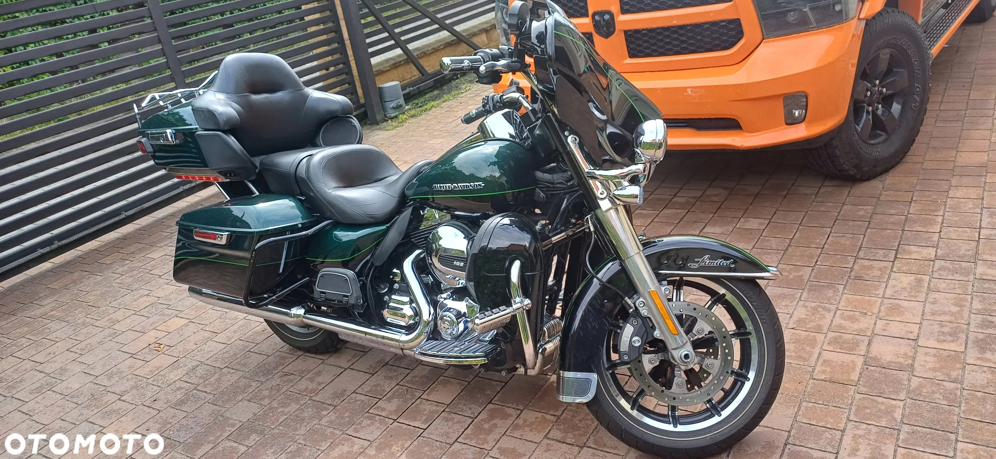 Harley-Davidson FLHTCU Ultra - 2