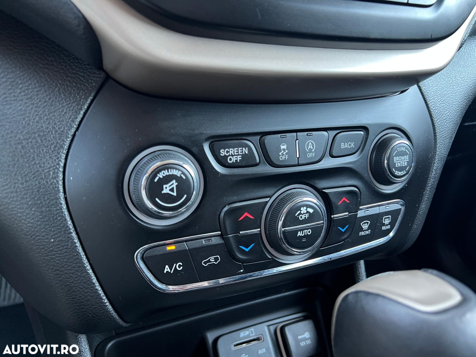 Jeep Cherokee - 20