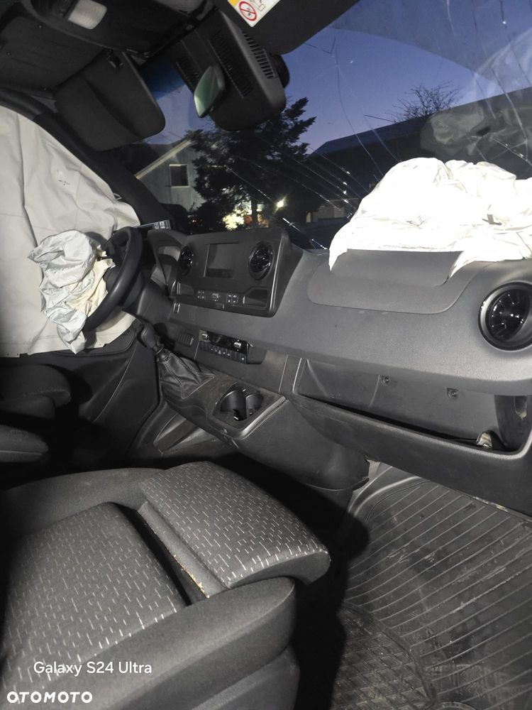 Mercedes-Benz Sprinter - 24