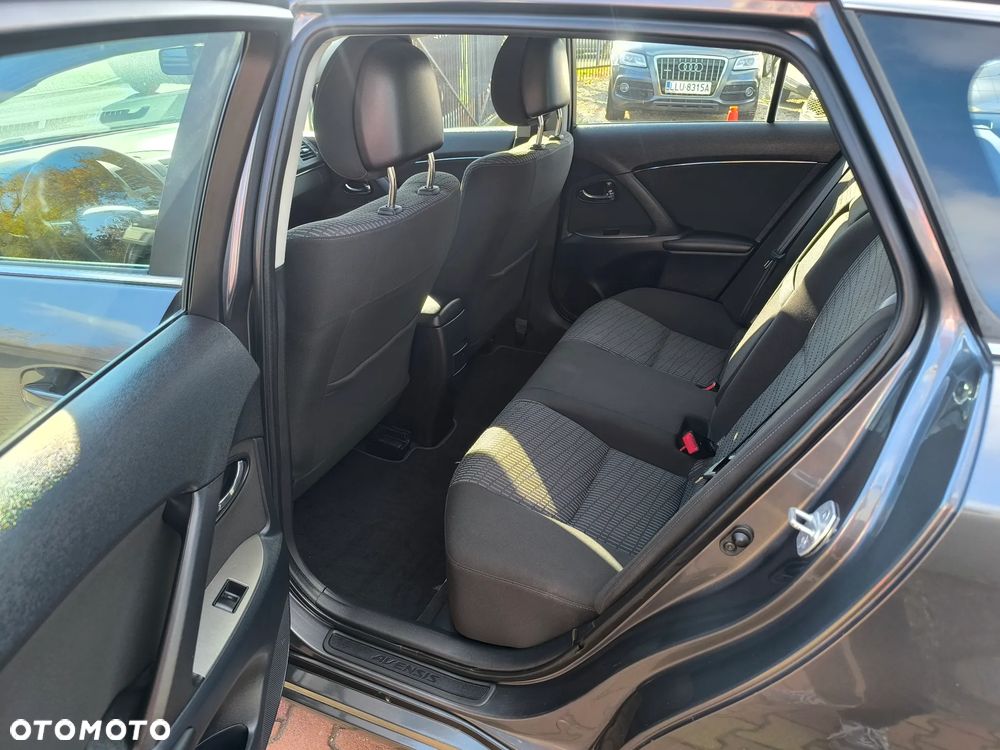 Toyota Avensis 1.8 Life - 10