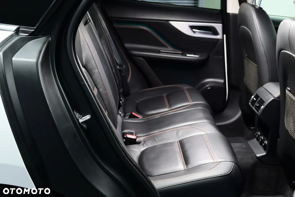 Jaguar F-Pace - 23
