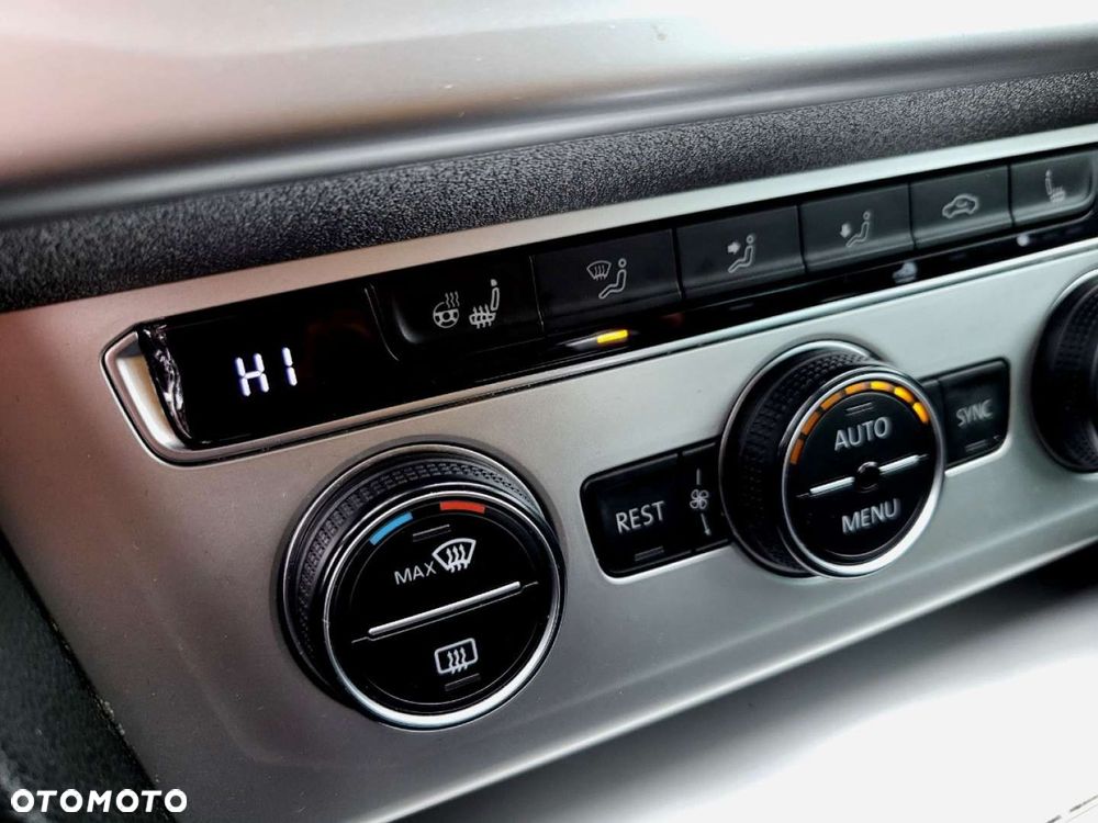 Volkswagen Passat - 11