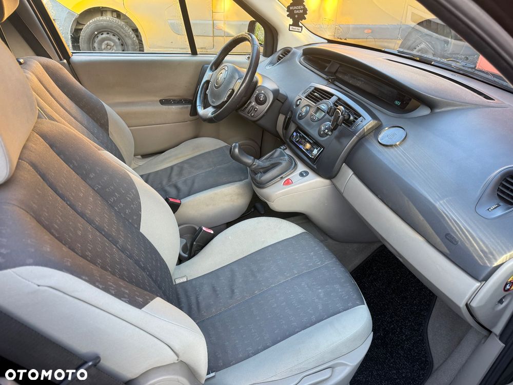 Renault Scenic 1.6 16V Confort Expression - 8