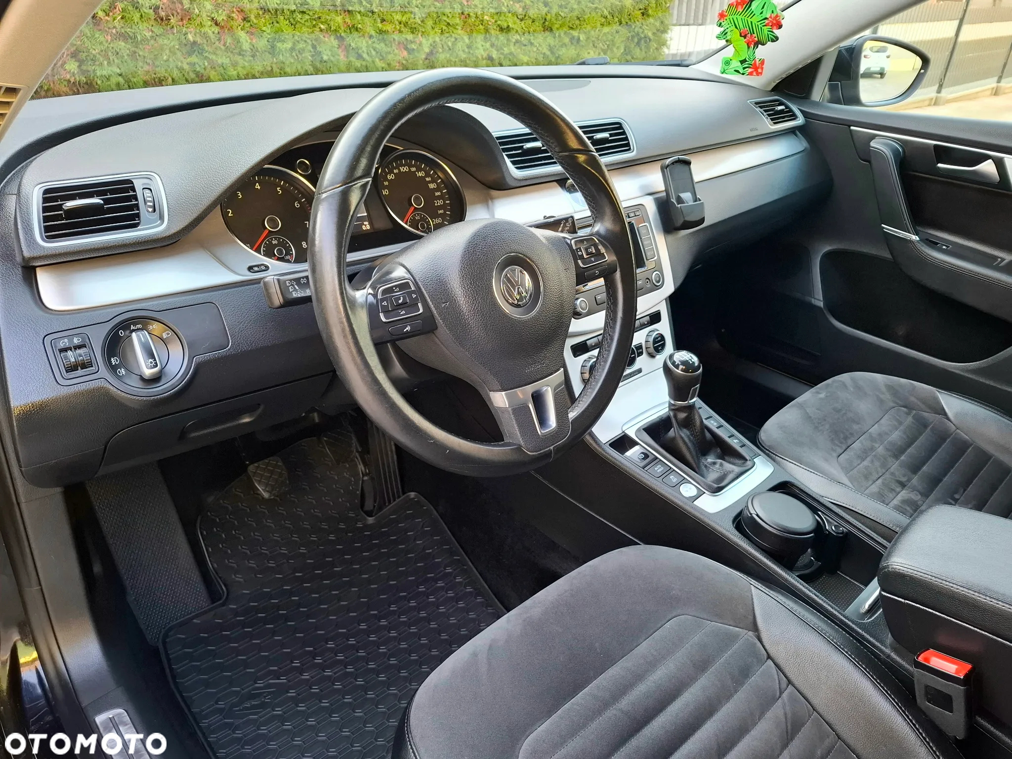 Volkswagen Passat - 8