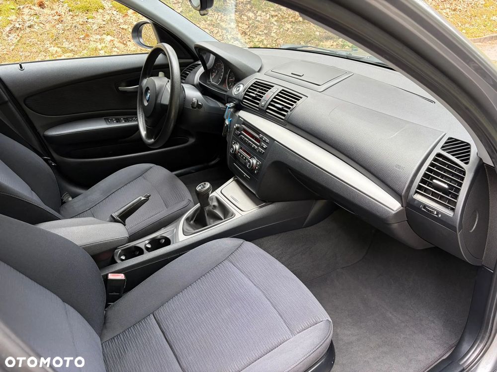 BMW Seria 1 116i - 24
