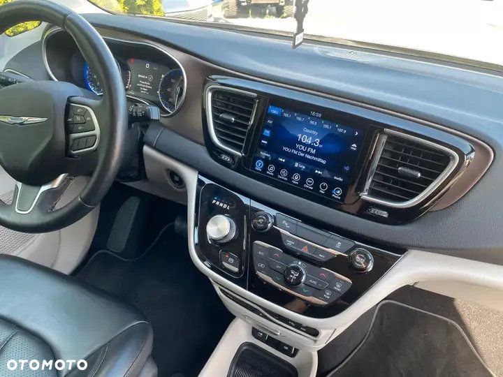 Chrysler Pacifica - 3