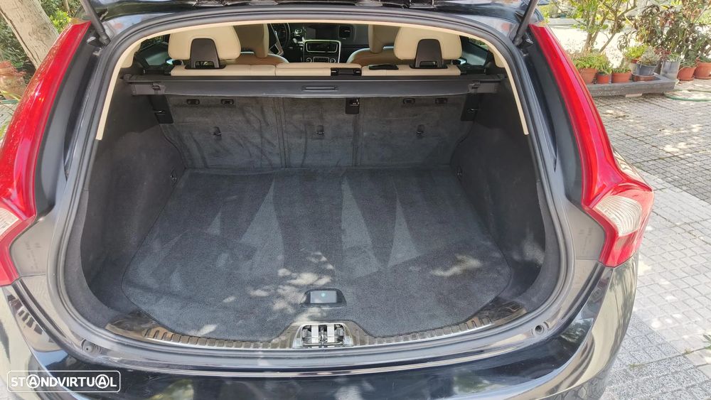 Volvo V60 2.0 D3 Momentum - 8