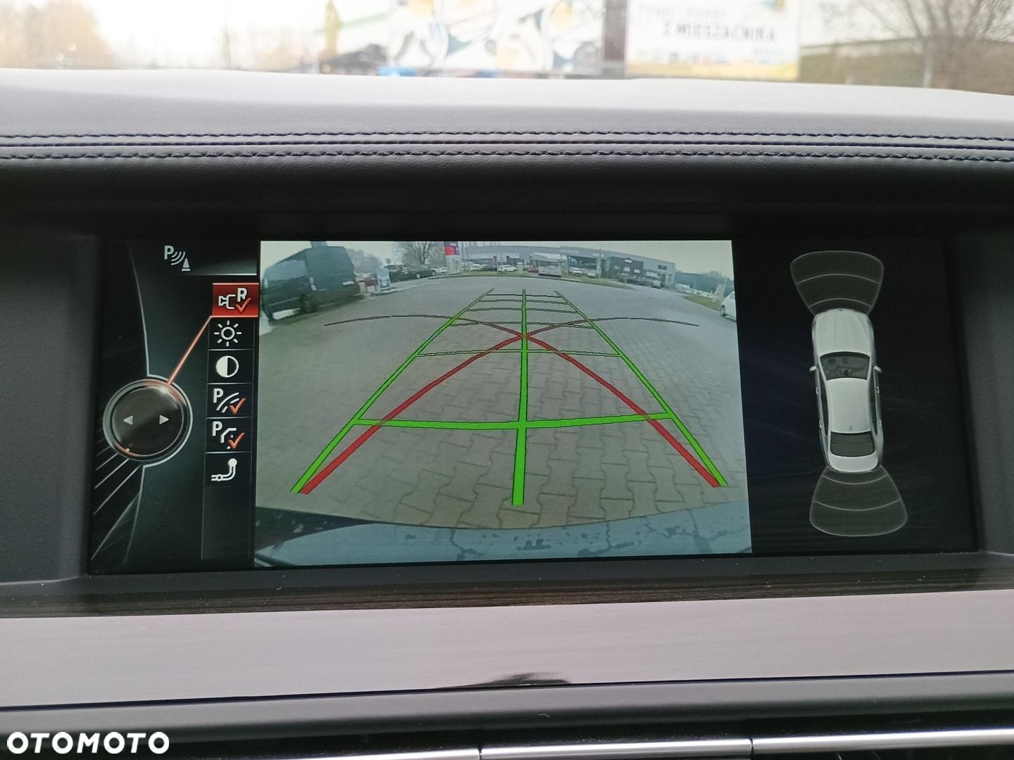 BMW Seria 5 550i xDrive - 24