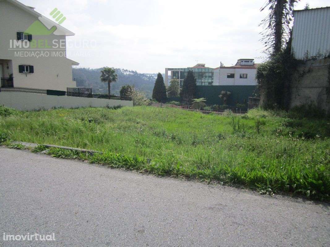 Terreno c/1020 m2 no centro de Lourosa - Grande imagem: 2/12