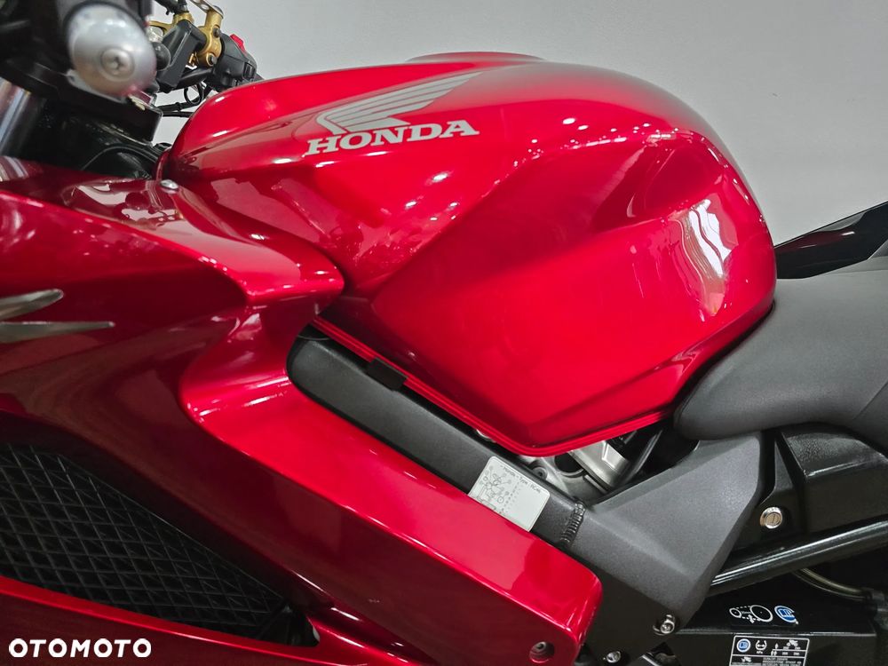 Honda VFR - 12
