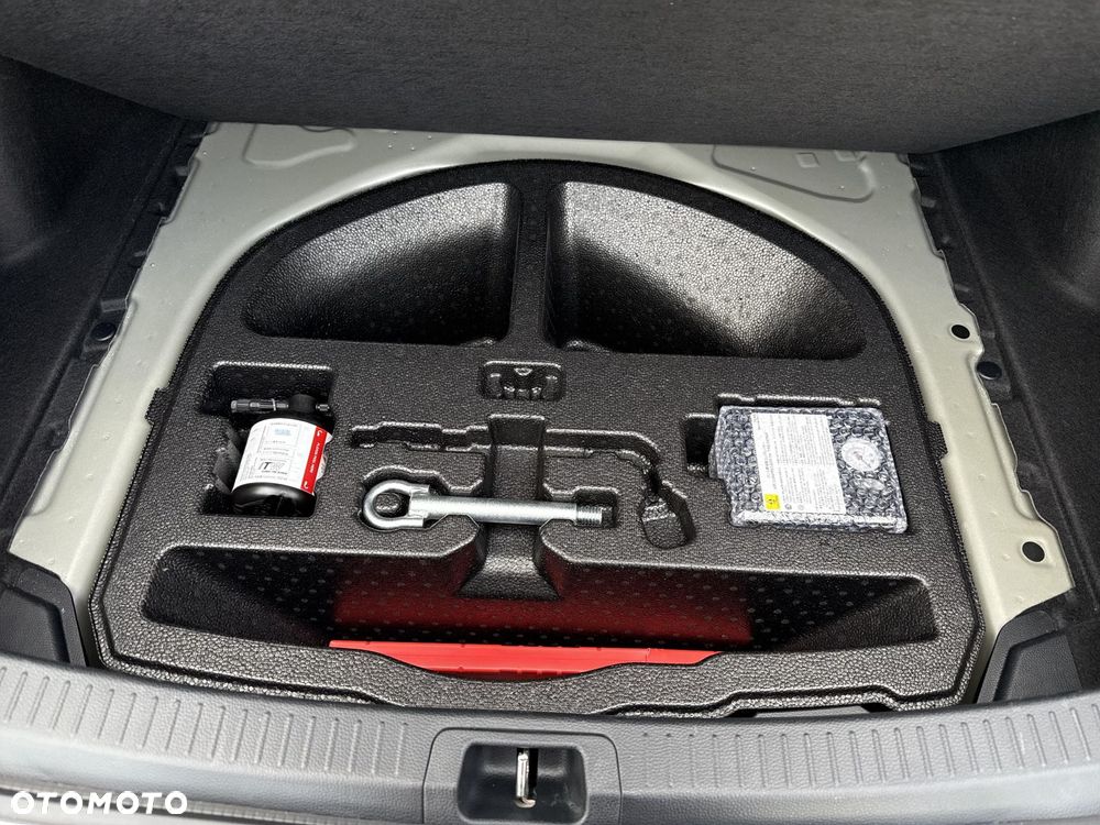 Toyota Corolla 1.8 Hybrid GR Sport Dynamic - 25