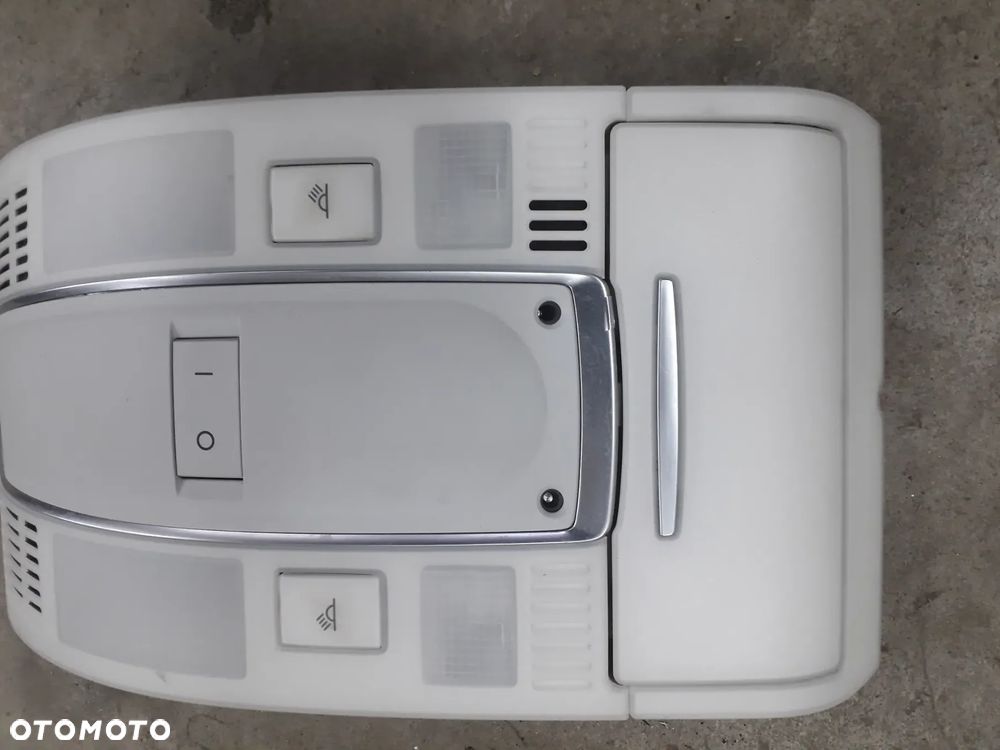 oświetlenie wnętrza kabiny 4F0947135M A6 C6 2.0 FSI TFSI BPJ - 2