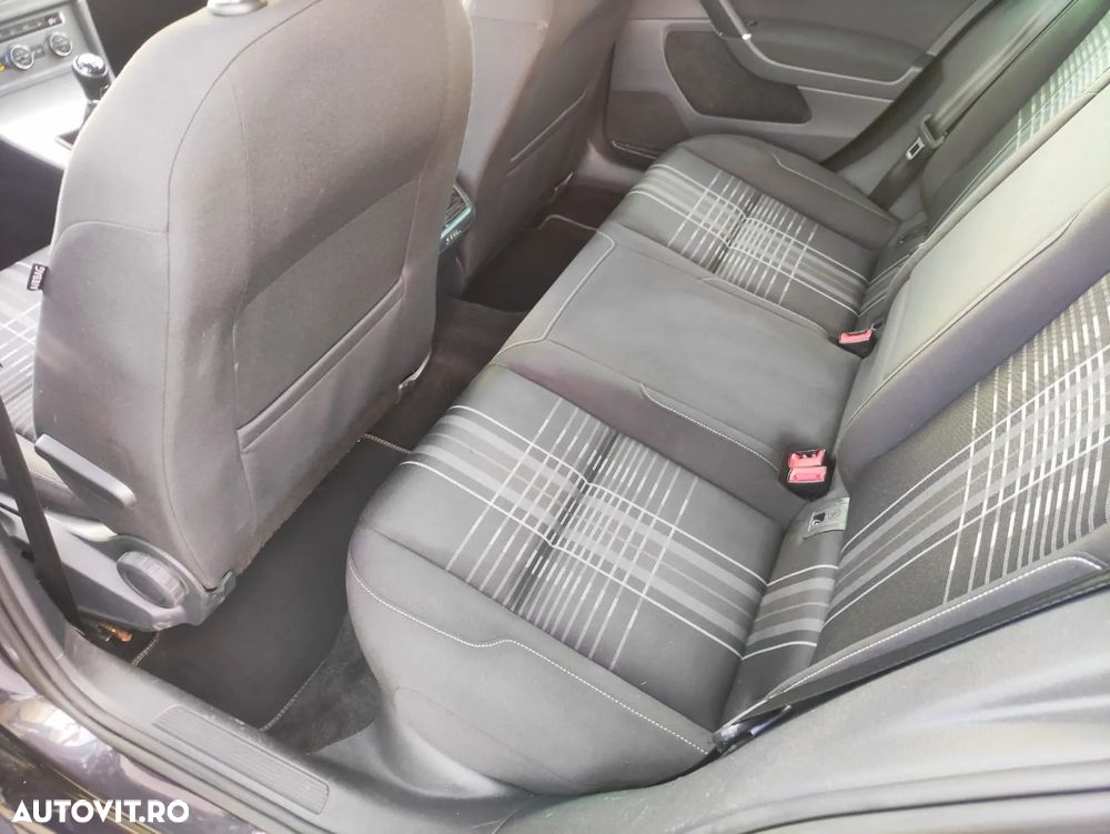 Volkswagen Golf - 8