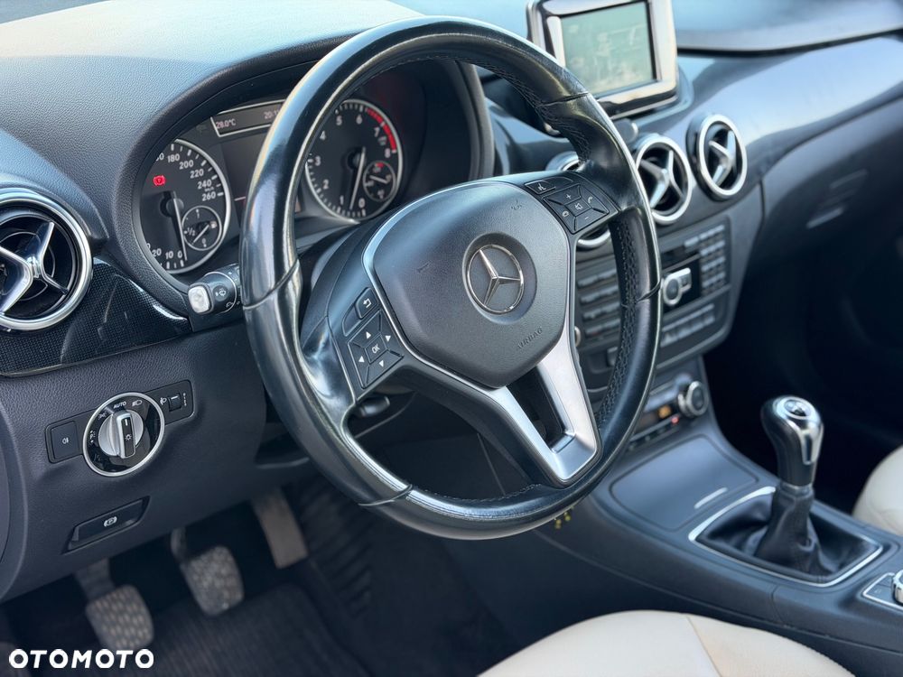 Mercedes-Benz Klasa B 180 UrbanStyle Edition - 19